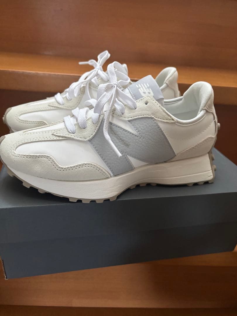 ニューバランス WS327 レディース スニーカー タグ無し　新品未使用