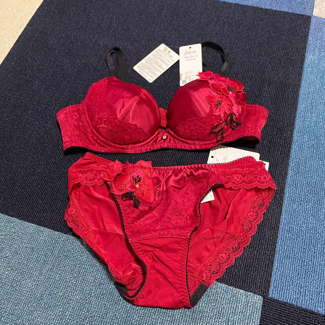 10/5限定SALE‼︎ ワコール　サルート　下着セットアップ新品未使用!