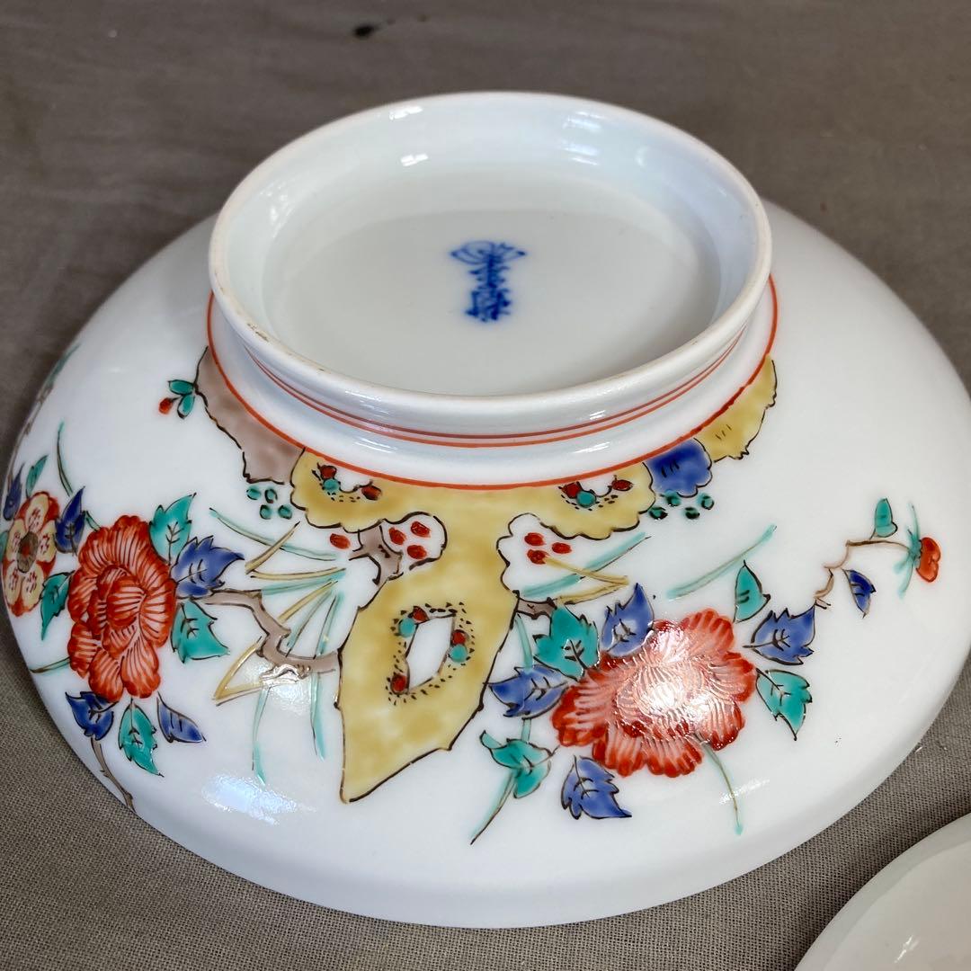 【柿右衛門】赤絵の伝統　人間国宝　十三代酒井田柿右衛門作　錦牡丹文　蓋鉢