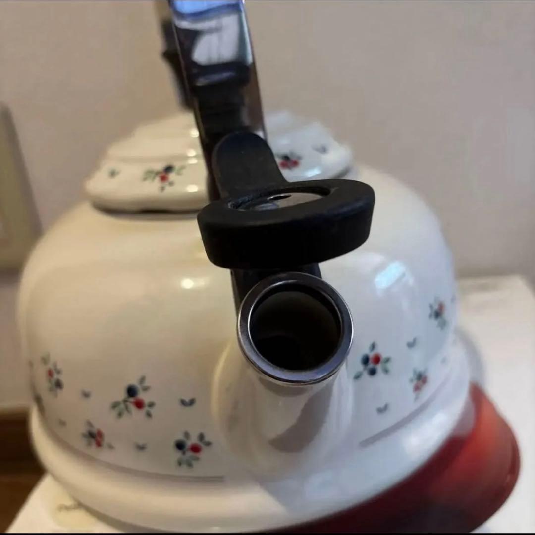 【希少】ル・クルーゼ　クリーム　ケトル　プチフルーツ　1,6L　クラシック