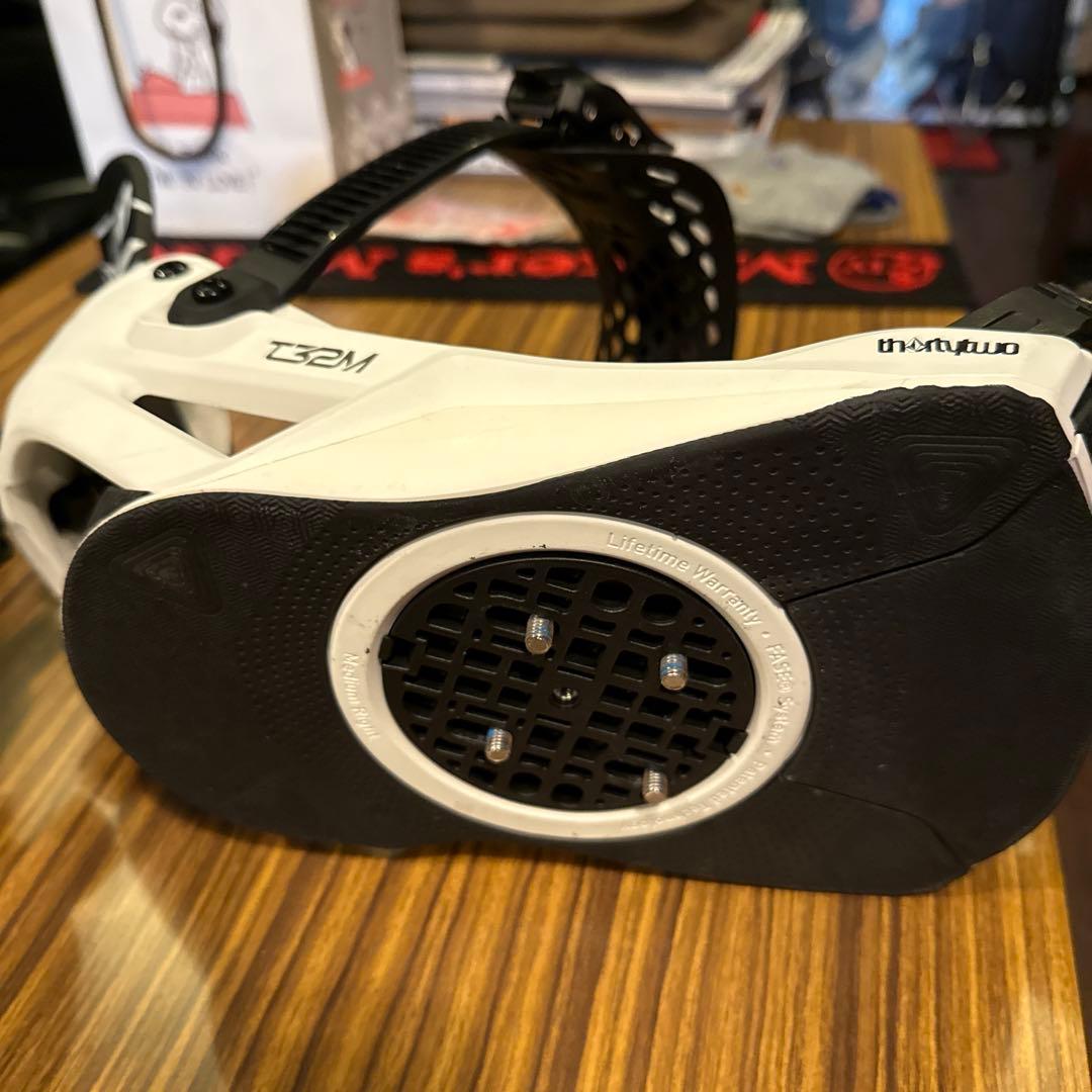 thirtytwo Phase VOLCOM ビンディング ホワイト/ブラック