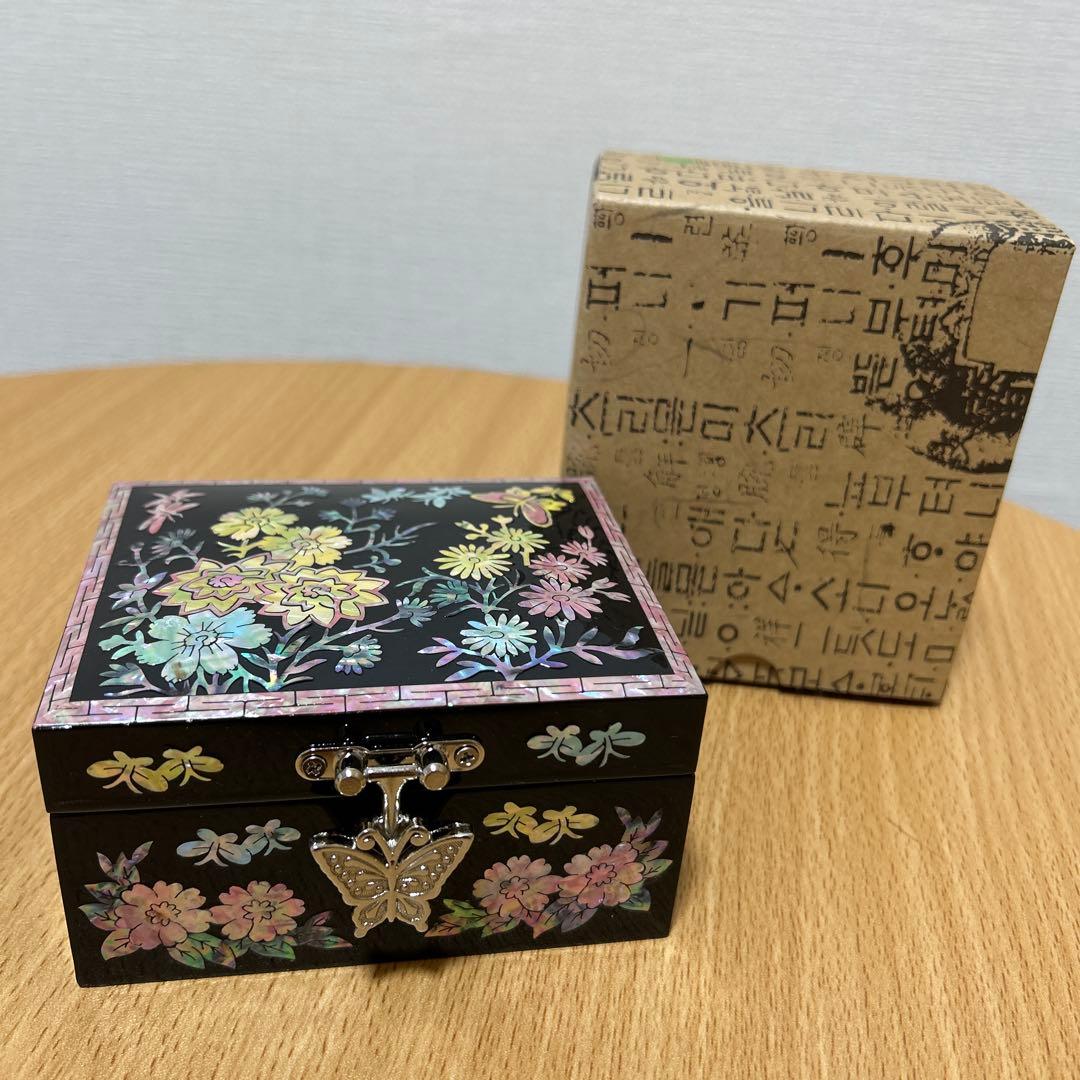 ✨新品未使用✨ 韓国伝統工芸 螺鈿細工 宝石箱 アクセサリーケース 蝶金具付き
