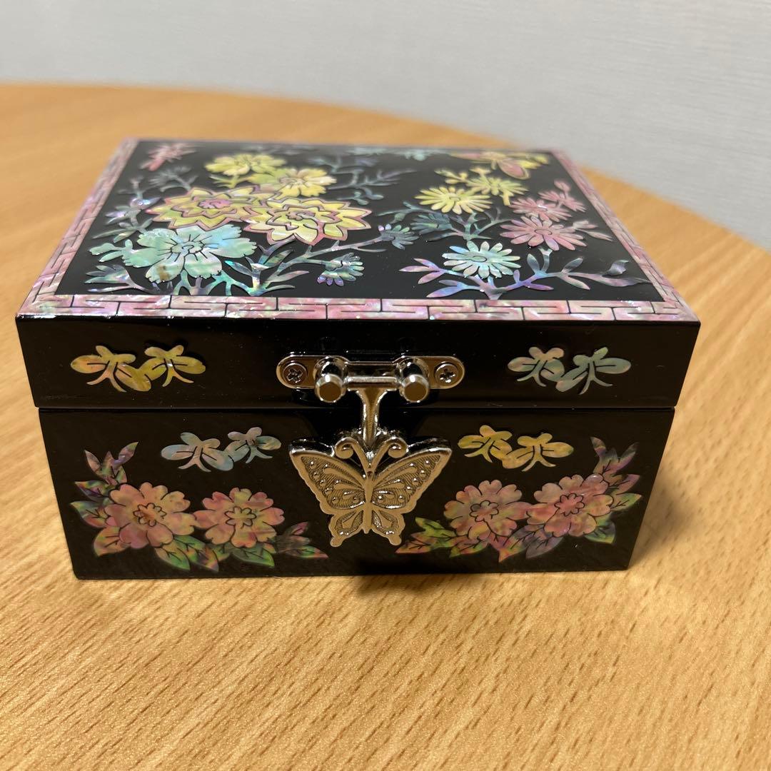 ✨新品未使用✨ 韓国伝統工芸 螺鈿細工 宝石箱 アクセサリーケース 蝶金具付き