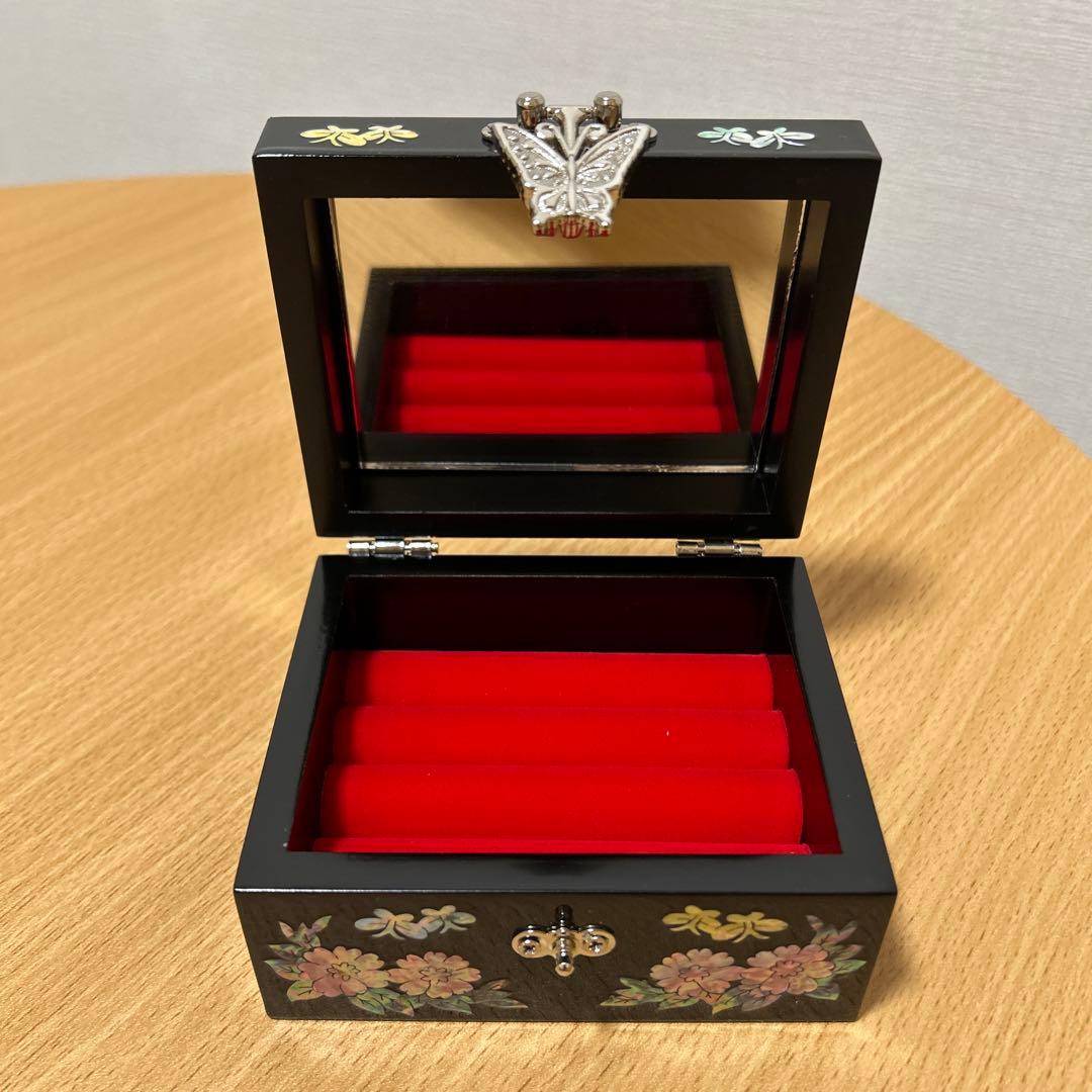 ✨新品未使用✨ 韓国伝統工芸 螺鈿細工 宝石箱 アクセサリーケース 蝶金具付き