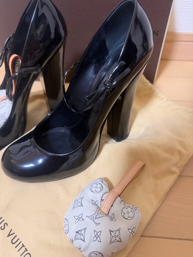 【LOUIS VUITTON】パテント リボンストラップ ハイヒール パンプス