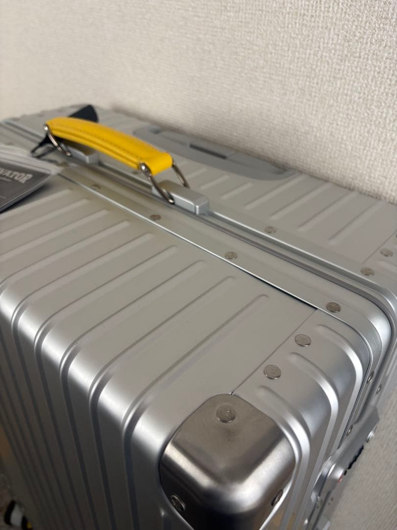 イノベーター　INV7811STP スターリングシルバー 96L スーツケース