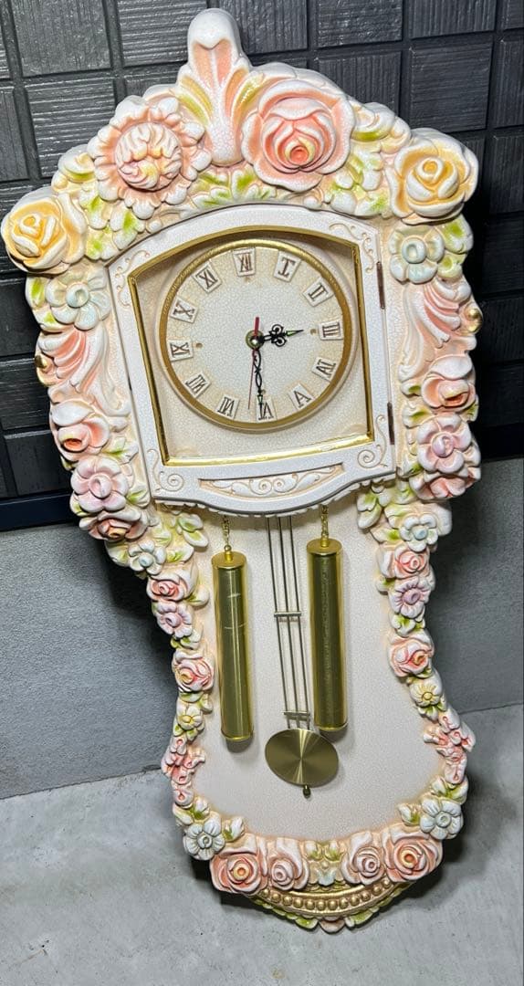ロココ調ふりこ時計　壁掛け時計　高級