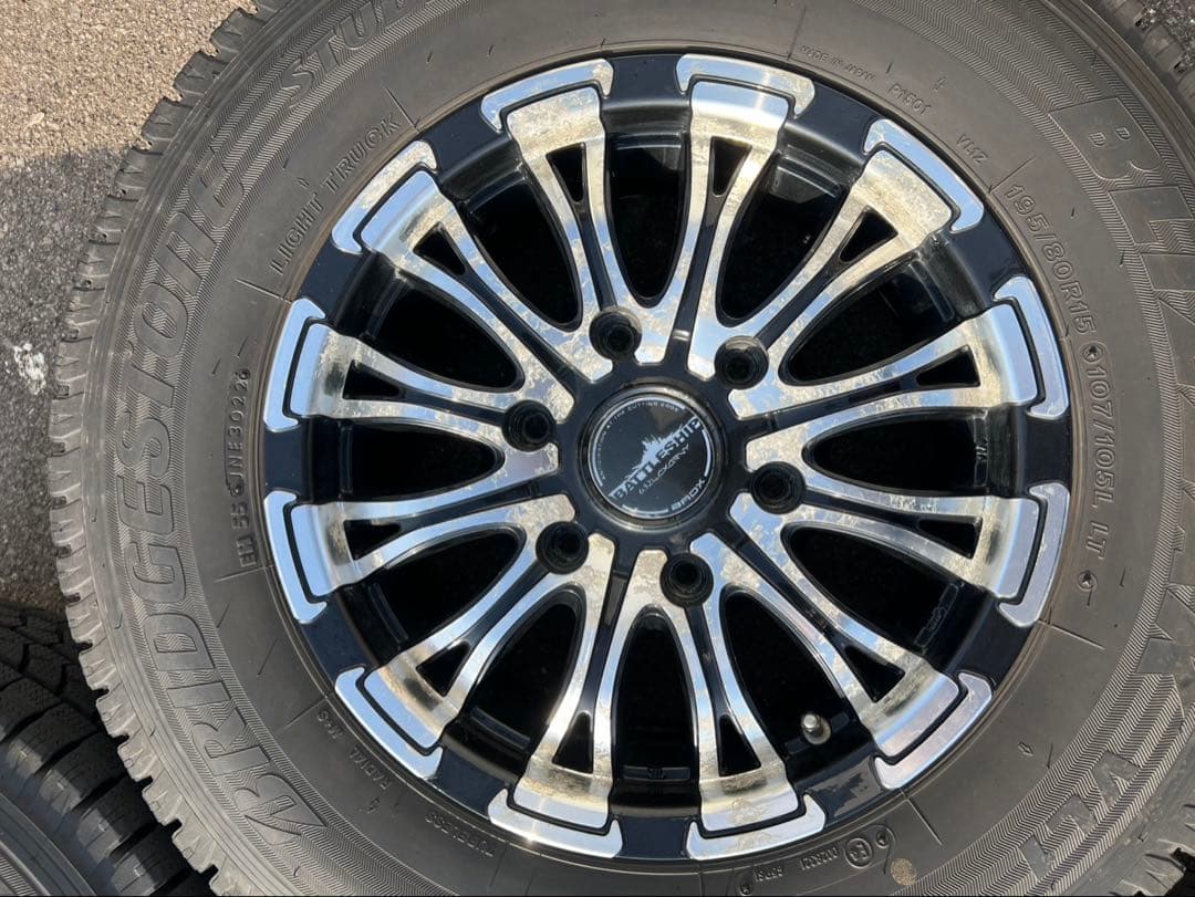 ハイエース　スタッドレスタイヤ　15インチ ④