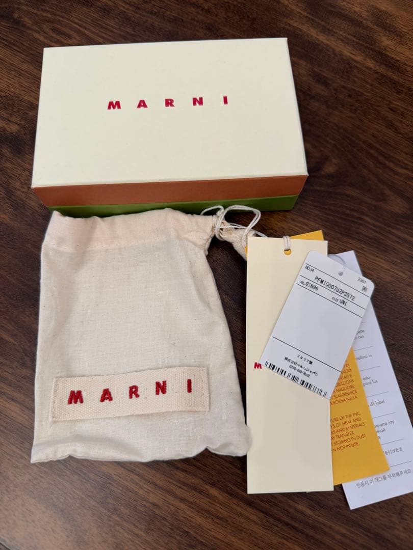MARNI ブラック 三つ折り財布