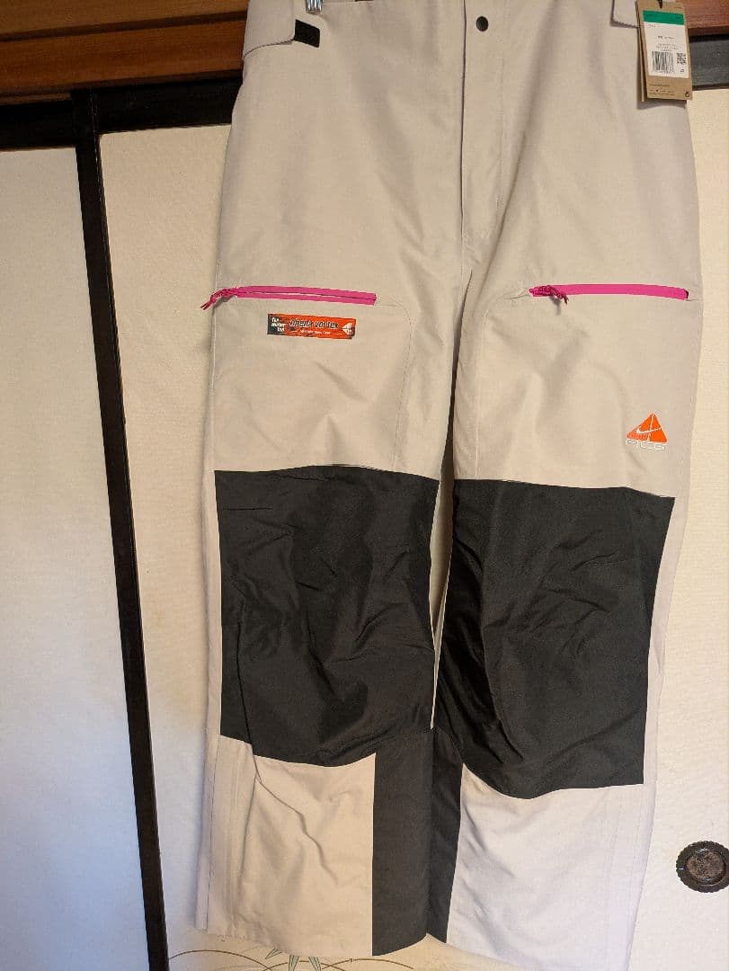 【新品未使用】ナイキ　スノーウエア　GORE-TEX 上下セット　ユニセックス