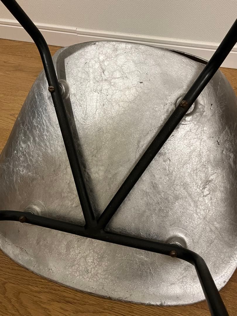 Steiner製 Pierre Guariche Tulip chair