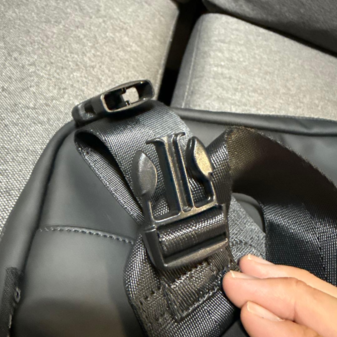 Y-Tag ブラック ボディバッグ　カメラバッグ