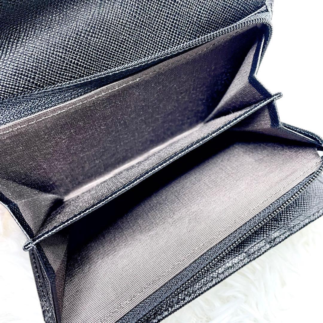 極美品✨ BURBERRY バーバリー チェック柄 型押し 二つ折り 財布