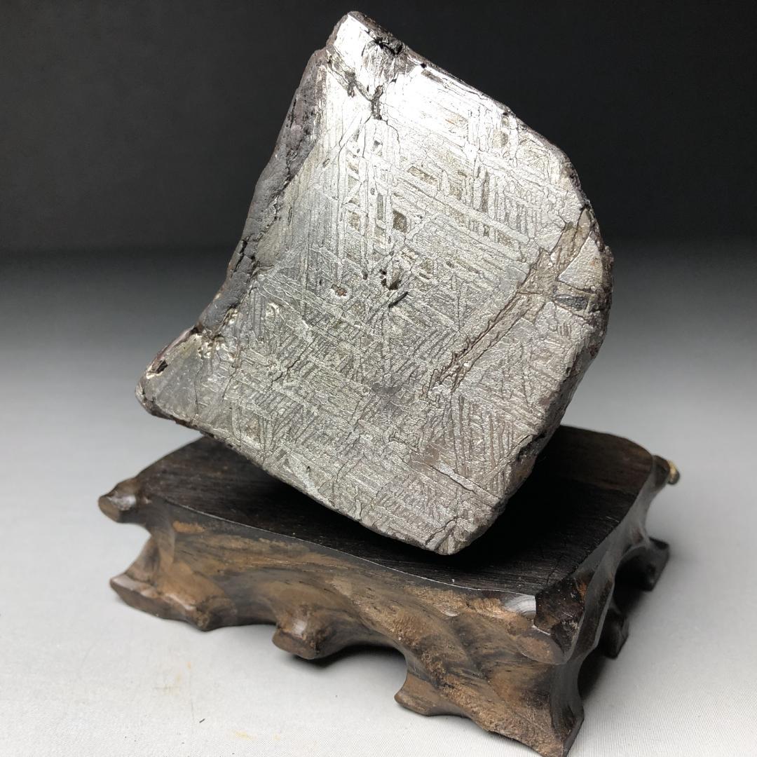 アルタイ隕石　大型隕石 鉄隕石　外皮付き隕石　ナチュラル　原石　重さ約1023ｇ