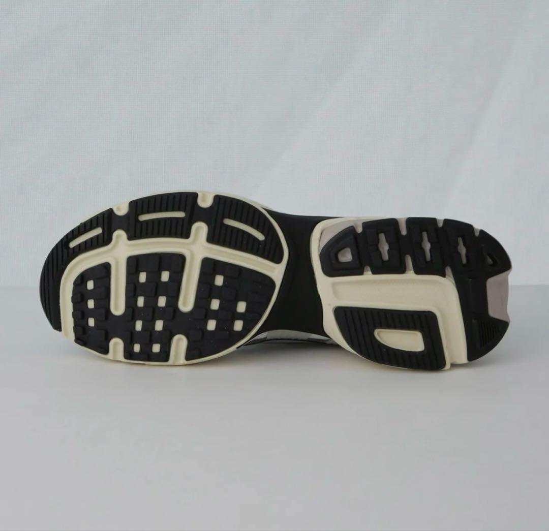 Nike スニーカー ホワイト/グレー