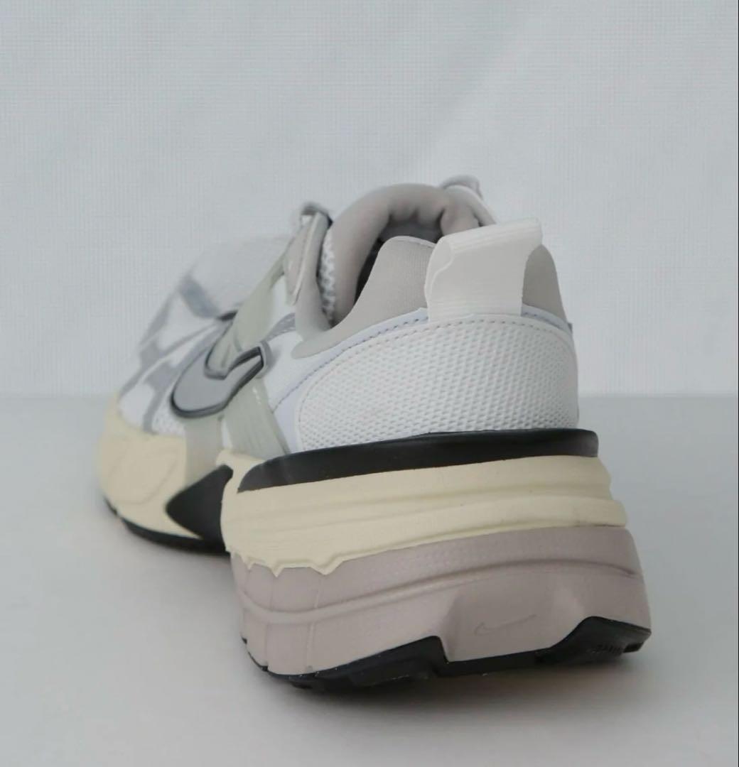 Nike スニーカー ホワイト/グレー