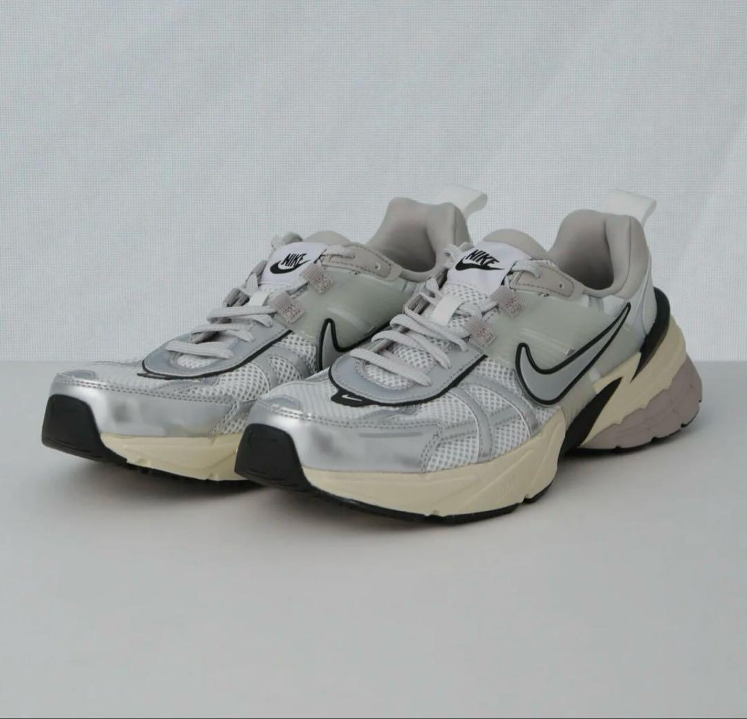 Nike スニーカー ホワイト/グレー