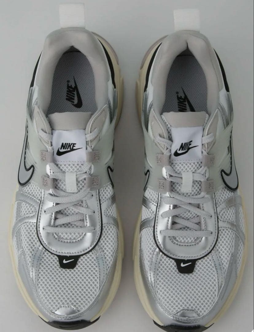 Nike スニーカー ホワイト/グレー