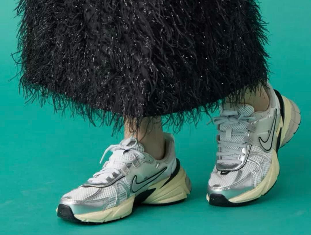 Nike スニーカー ホワイト/グレー