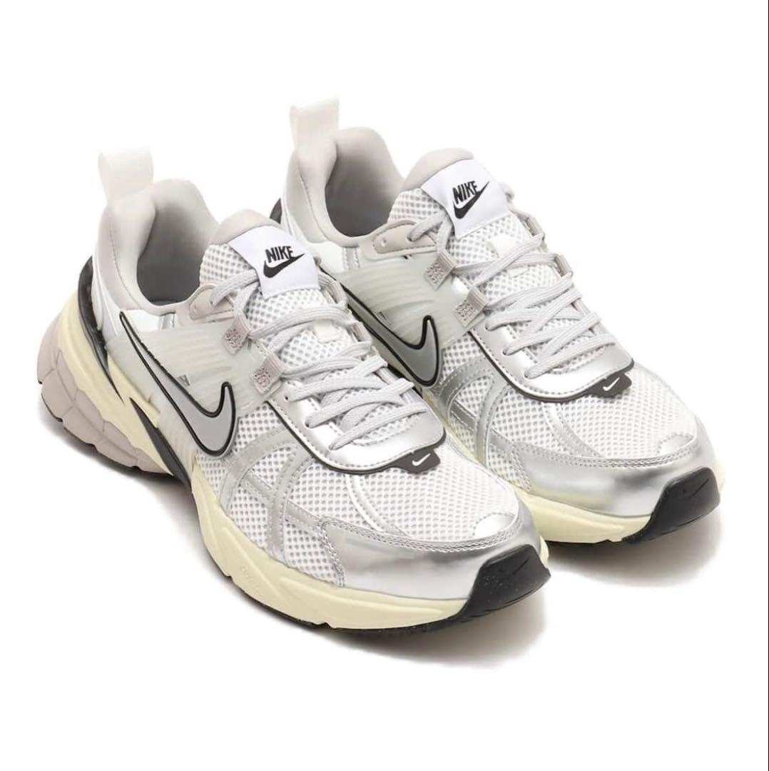 Nike スニーカー ホワイト/グレー