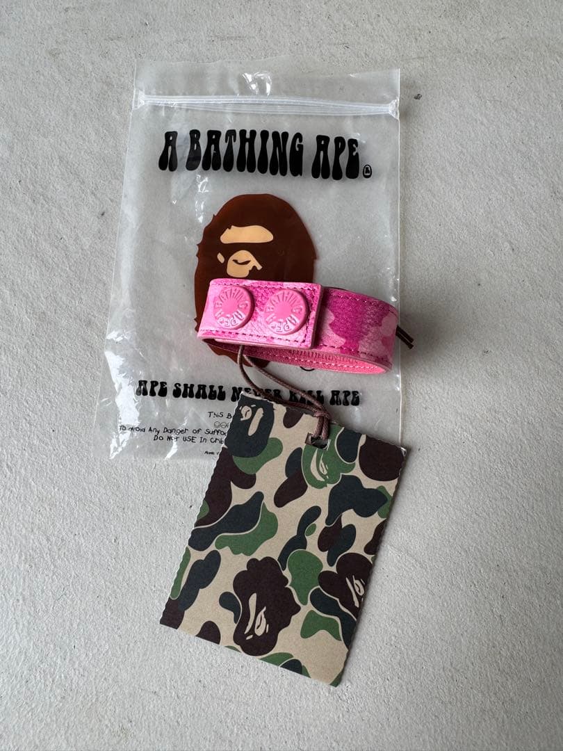 《A BATHING APE》アベイシングエイプ レザーブレスレットtkb094