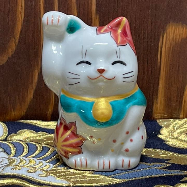 まみ◆限定品【願いが叶う】九谷焼 招き猫 右手 かえで