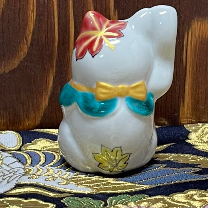 まみ◆限定品【願いが叶う】九谷焼 招き猫 右手 かえで