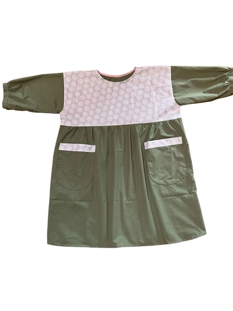 ミップウ　ハンドメイドエプロン　保育士　幼稚園教諭　介護士　七分丈