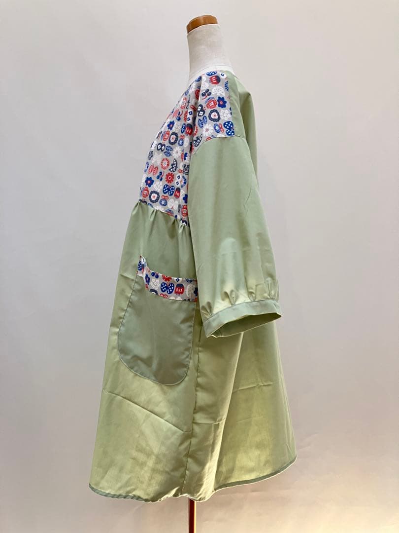 ミップウ　ハンドメイドエプロン　保育士　幼稚園教諭　介護士　七分丈