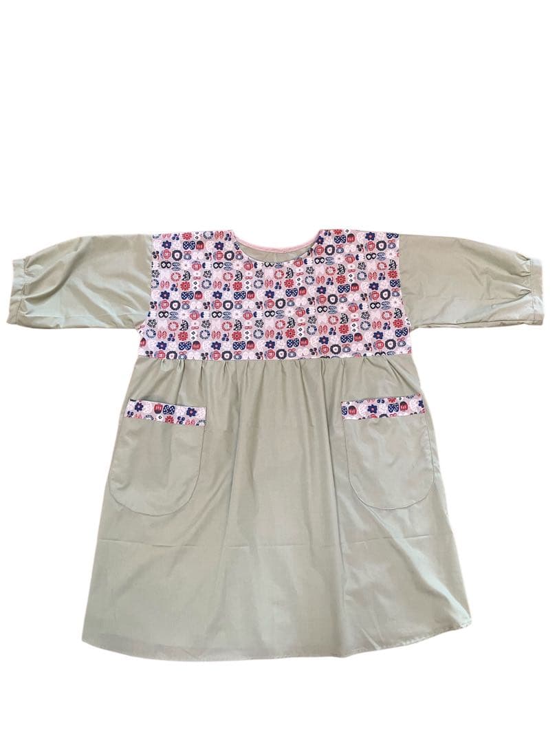 ミップウ　ハンドメイドエプロン　保育士　幼稚園教諭　介護士　七分丈