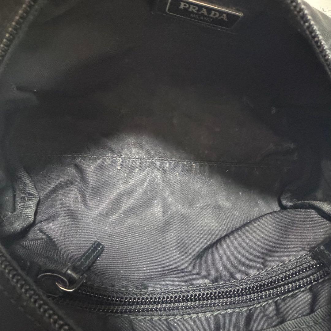 【正規品】プラダ PRADA ナイロン ポーチ 小物入れ 三角ロゴ 黒 男女兼用