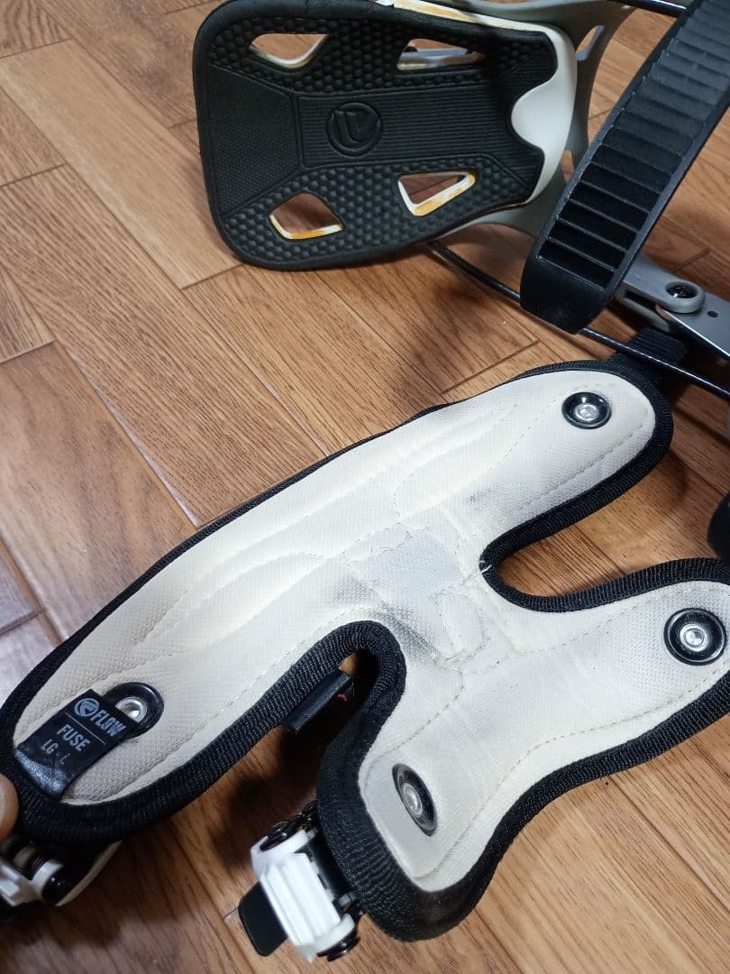 FLOW FUSE ビンディングLサイズ グレー色