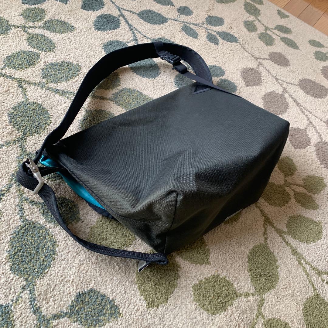 Under The Weather メッセンジャーバッグ　防水ポーチ付