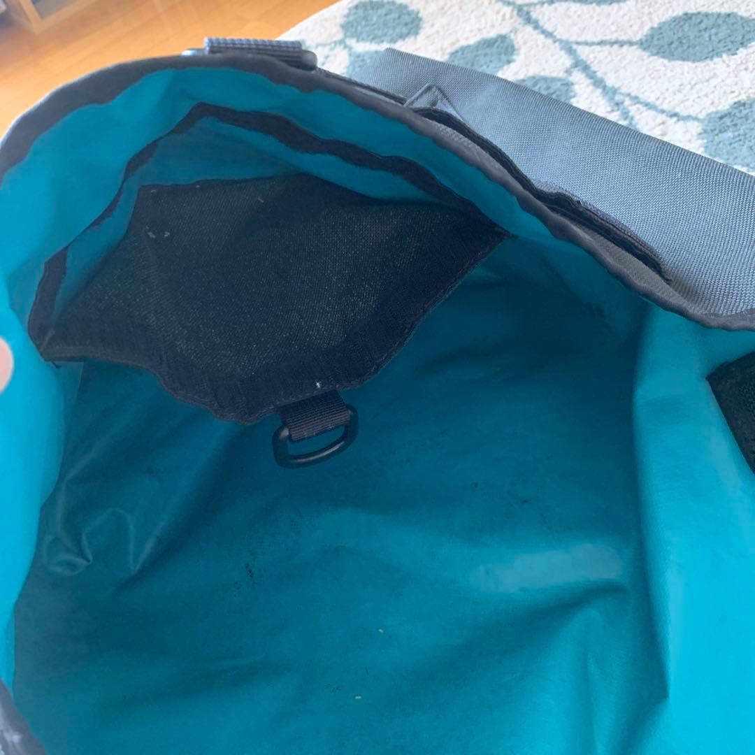 Under The Weather メッセンジャーバッグ　防水ポーチ付