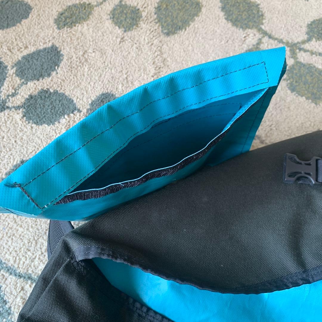 Under The Weather メッセンジャーバッグ　防水ポーチ付