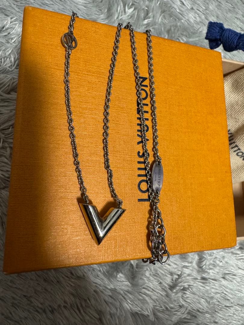 Louis Vuitton シルバー ネックレス