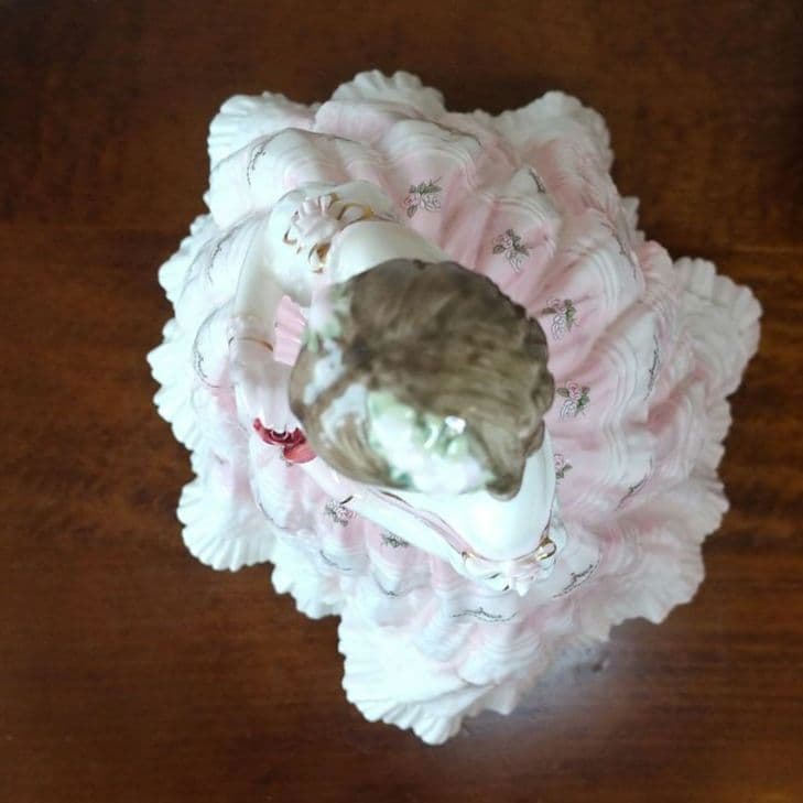 ロイヤルドルトン フィギュリン 愛の言葉コレクションより〜レッドレッドローズ