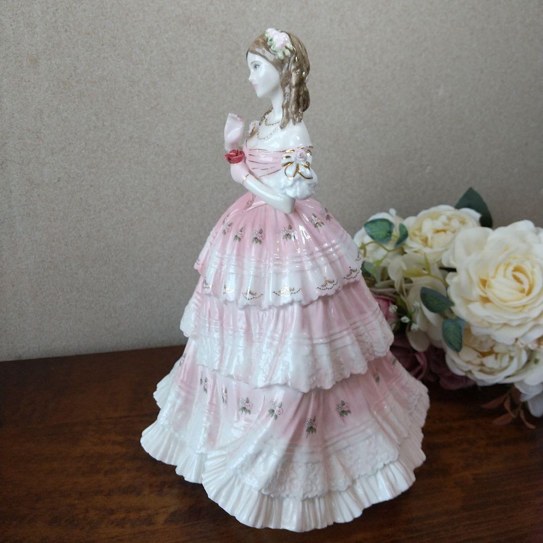 ロイヤルドルトン フィギュリン 愛の言葉コレクションより〜レッドレッドローズ