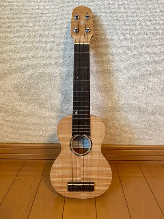 美品　T'sベビーウクレレ　デラックス　オリジナルケース付き