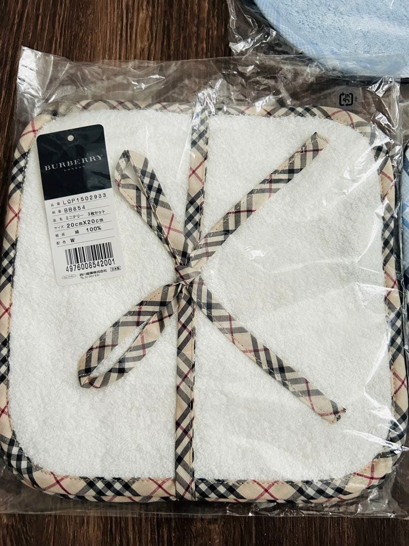 ▪️期間限定値下げ▪️新品未使用バーバリーハンドタオル6枚・スタイセット
