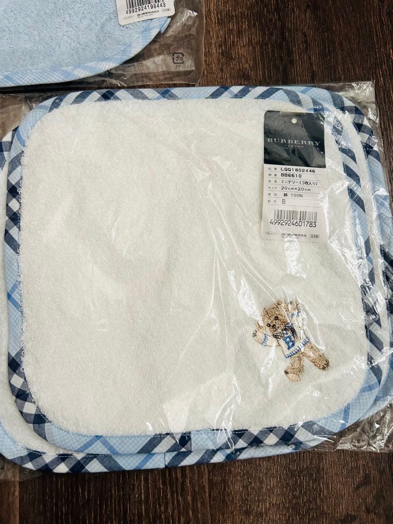 ▪️期間限定値下げ▪️新品未使用バーバリーハンドタオル6枚・スタイセット
