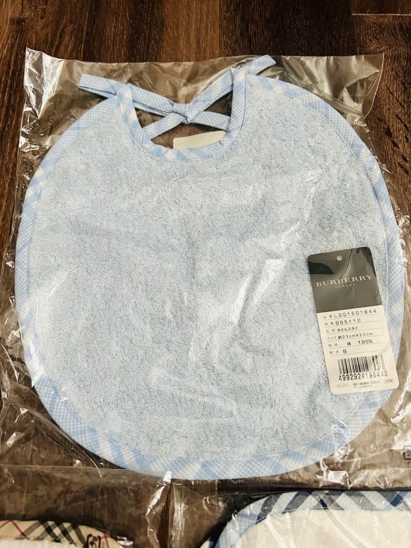 ▪️期間限定値下げ▪️新品未使用バーバリーハンドタオル6枚・スタイセット