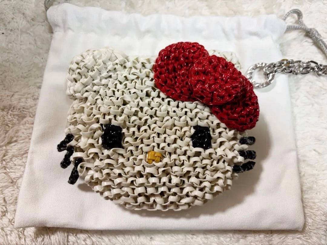 ハローキティ　ポーチ　マットホワイト　アンテプリマ　ANTEPRIMA バッグ