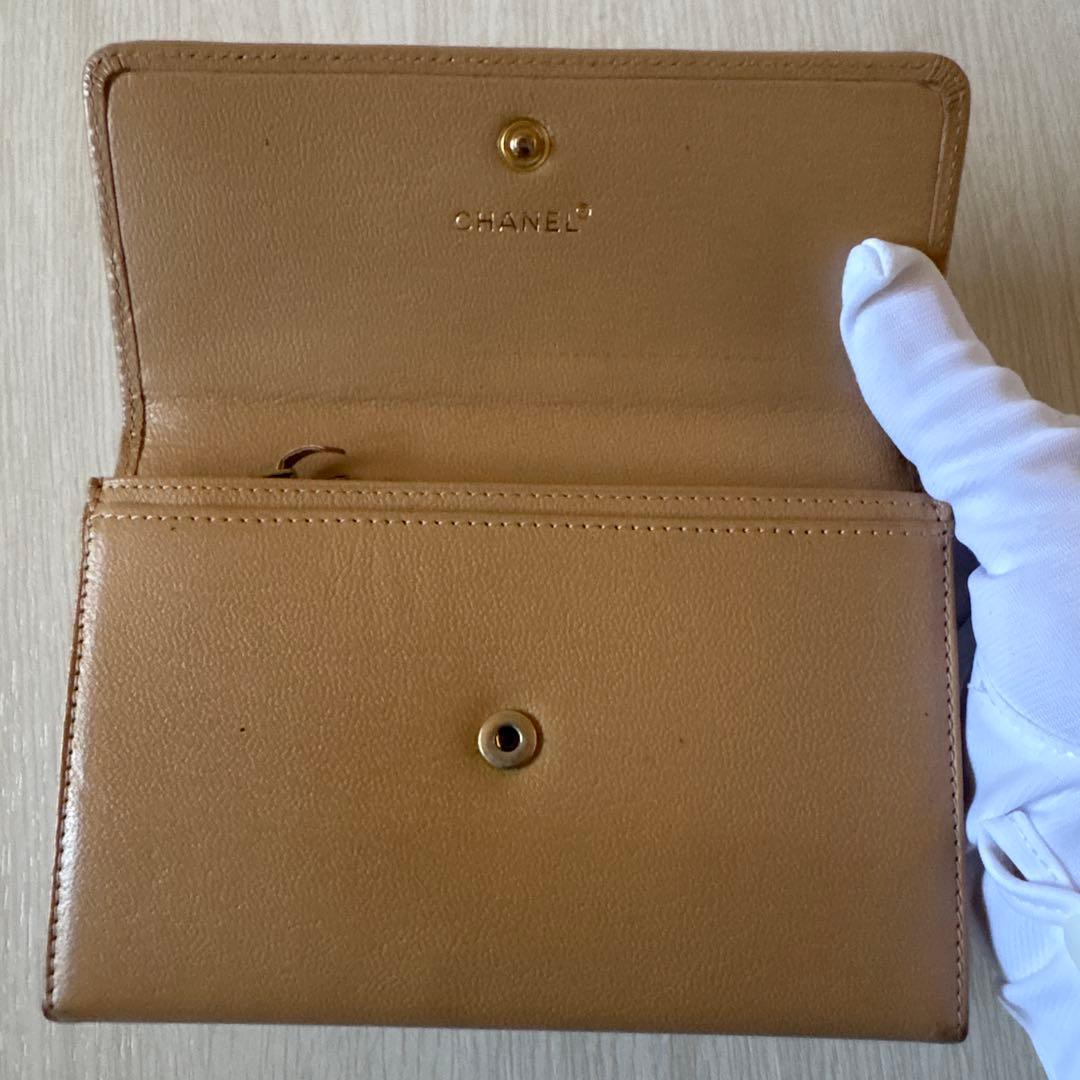 CHANEL シャネル　二つ折り財布　ベージュ