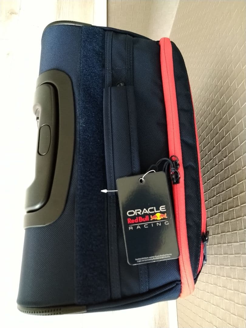 オラクル レッドブル レーシング チーム キャリーバッグ F1 2024