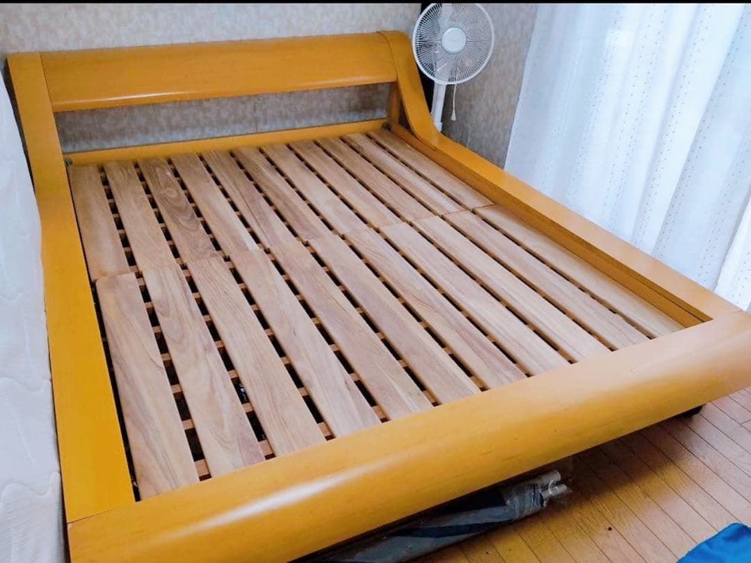 埼玉)GRANZクイーンベッド一式-フレーム、マットレス、ベッドパット、シーツ付