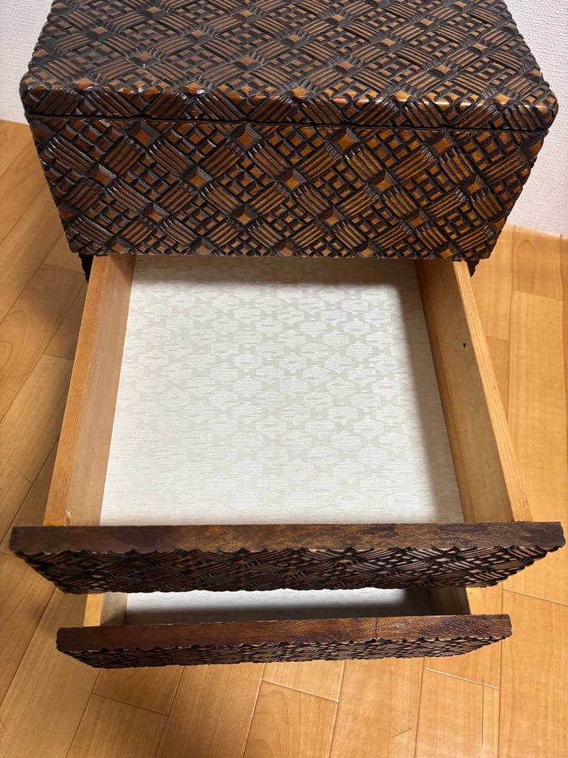木彫り細工　寄木細工　三段引き出し　高級民芸家具　小物収納