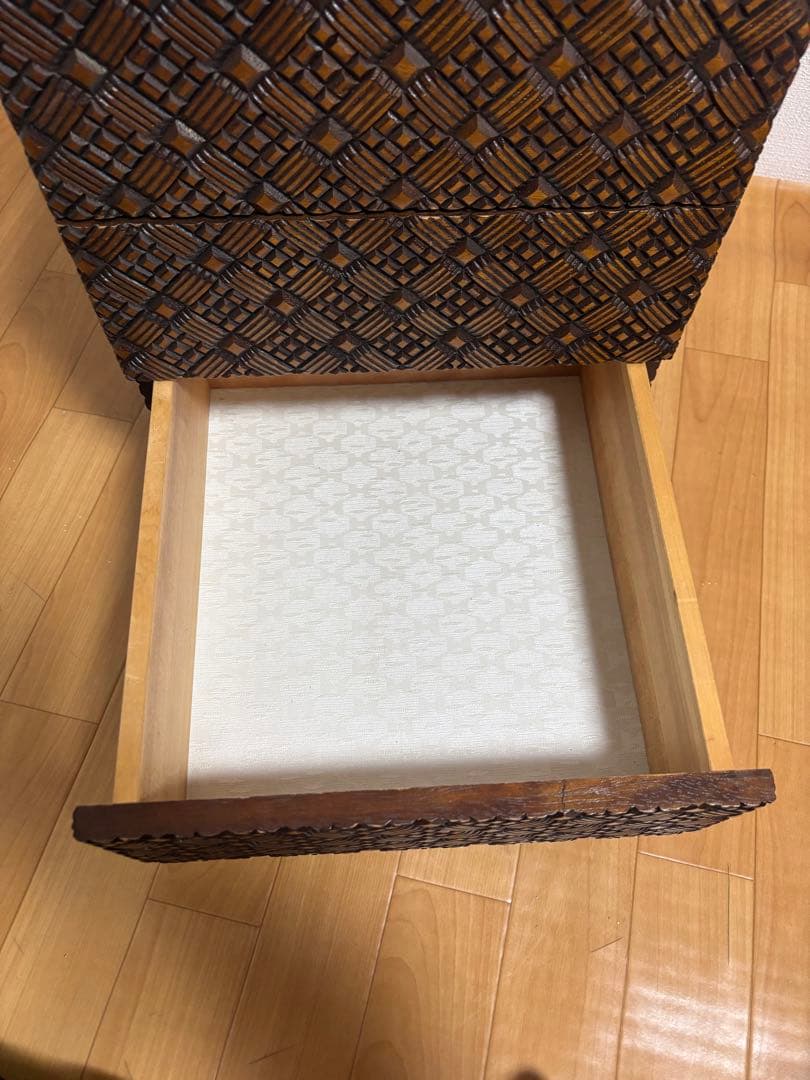 木彫り細工　寄木細工　三段引き出し　高級民芸家具　小物収納