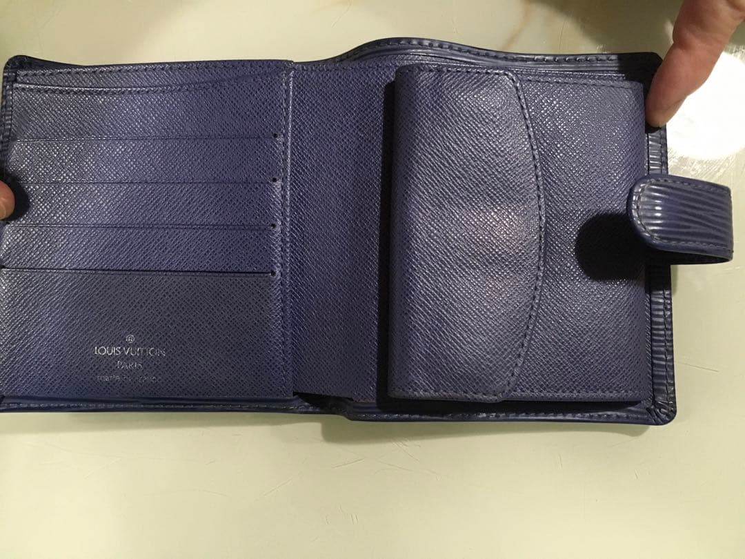 LOUIS VUITTON エピ　二つ折り財布