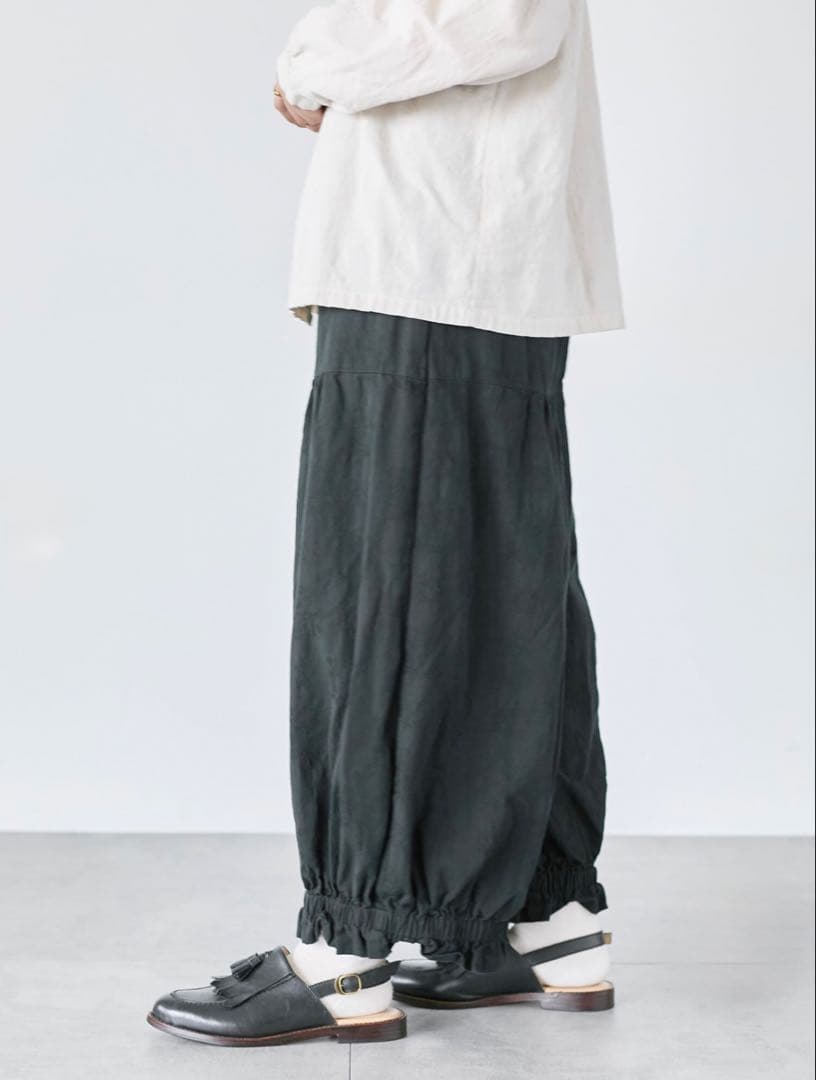 【WEB限定】コットンジャカード製品染め裾フリルパンツ